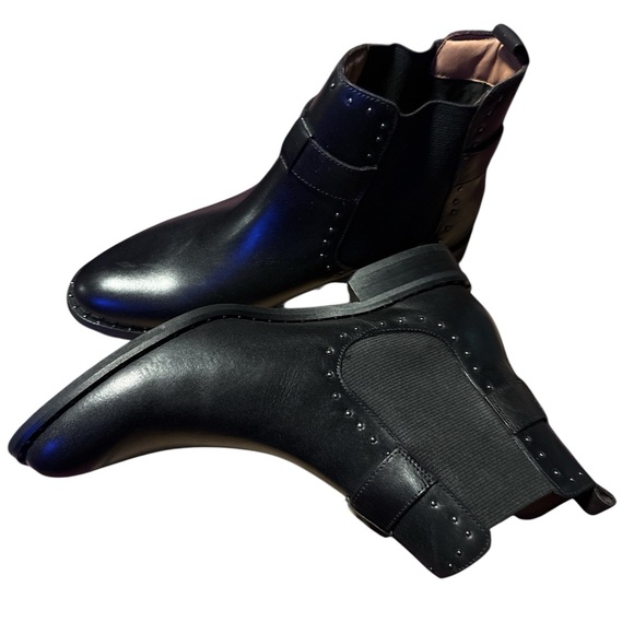 Sleek Black Ankle Boots - Picture 4 of 5